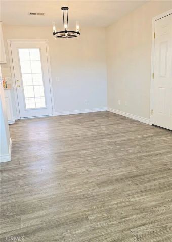 15354 Kiamichi Rd, Apple Valley, CA 92307