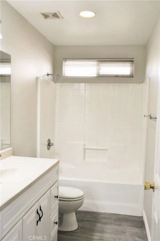 15354 Kiamichi Rd, Apple Valley, CA 92307