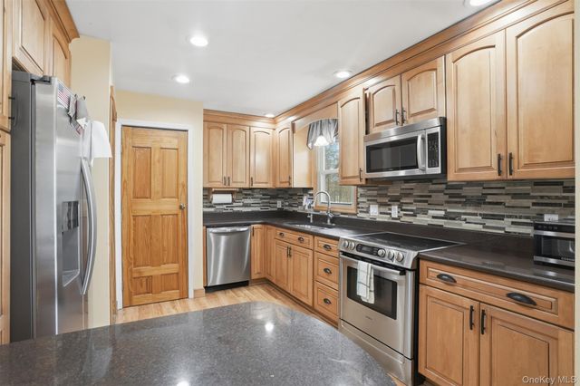 14 Feitsma Lane, Rock Tavern, NY 12575