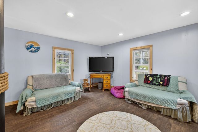 42 Trotting Park Road, Farmington, NH 03835