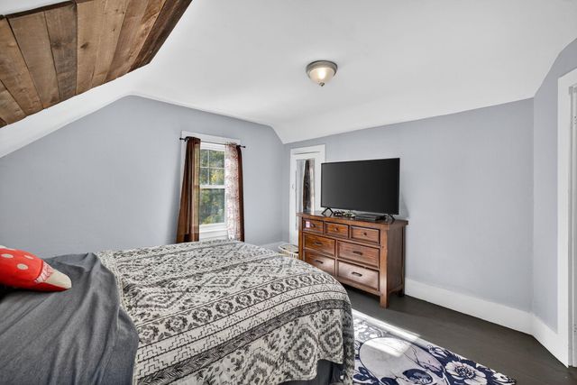 42 Trotting Park Road, Farmington, NH 03835