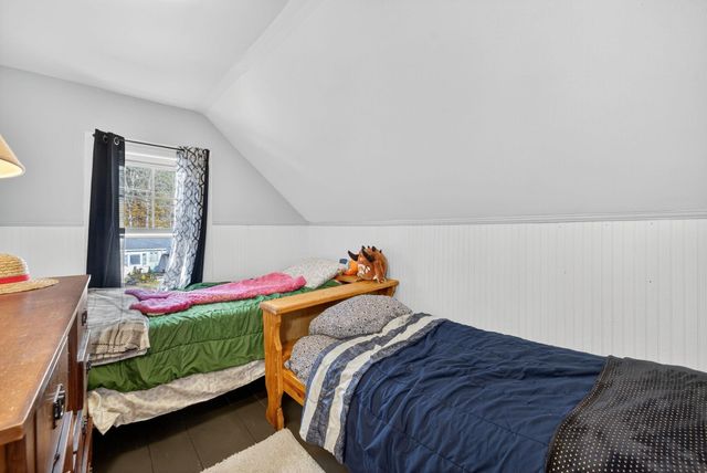 42 Trotting Park Road, Farmington, NH 03835