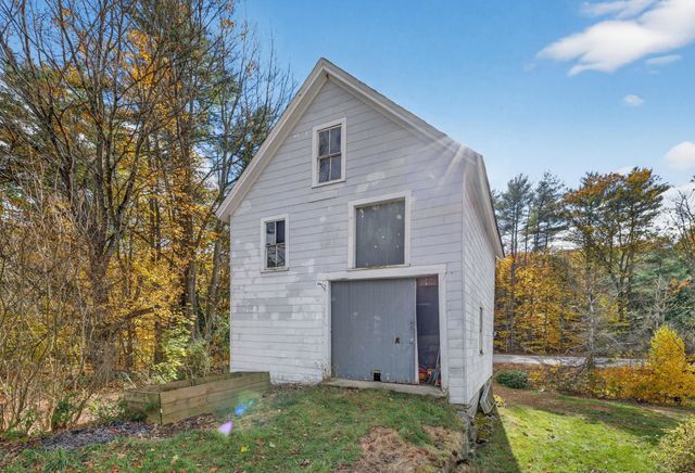 42 Trotting Park Road, Farmington, NH 03835