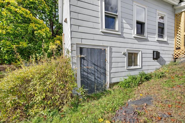 42 Trotting Park Road, Farmington, NH 03835