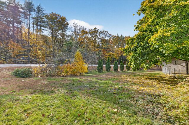 42 Trotting Park Road, Farmington, NH 03835