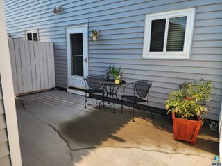 1117 S Newport Pl, Sioux Falls, SD 57106