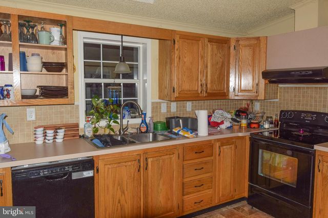 802 W BRIDGE ST, Parkesburg, PA 19365