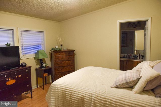 802 W BRIDGE ST, Parkesburg, PA 19365