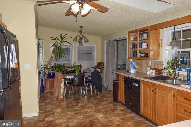 802 W BRIDGE ST, Parkesburg, PA 19365