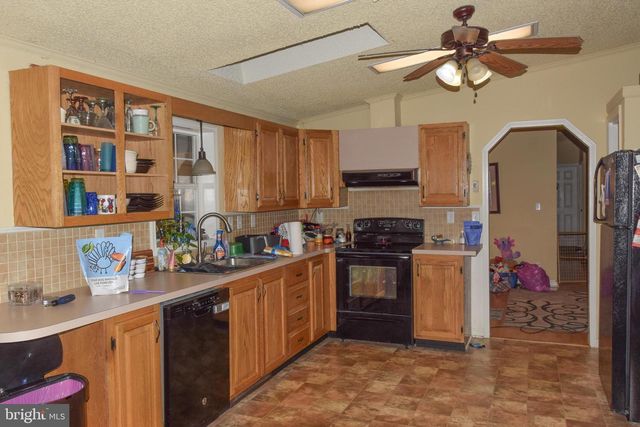 802 W BRIDGE ST, Parkesburg, PA 19365