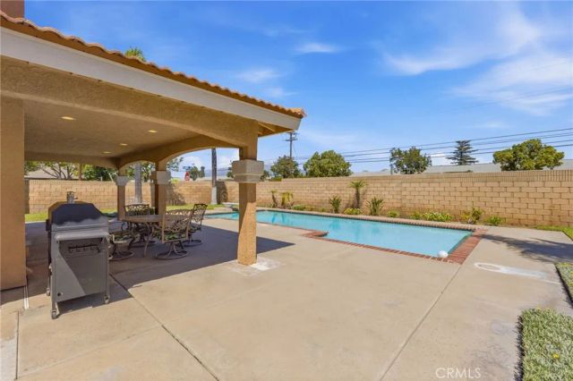 1090 W Huff Street, Rialto, CA 92376