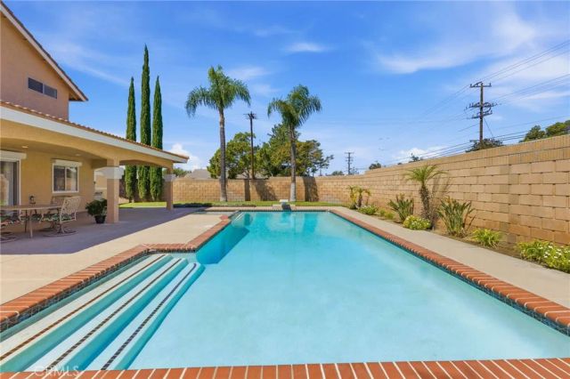 1090 W Huff Street, Rialto, CA 92376