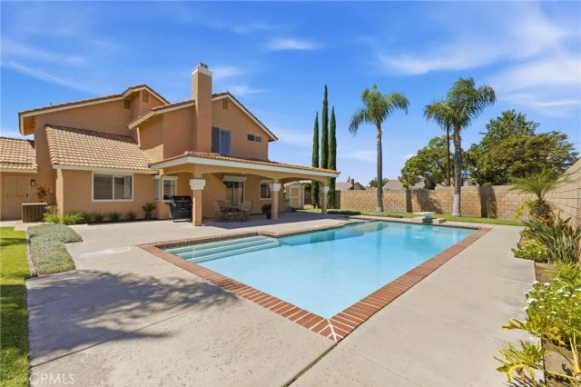 1090 W Huff Street, Rialto, CA 92376