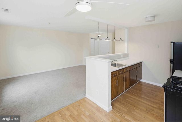 68 FOXGLOVE DR, Delran, NJ 08075