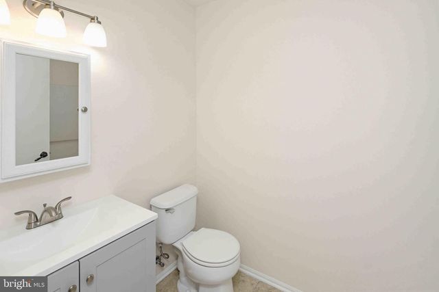 68 FOXGLOVE DR, Delran, NJ 08075
