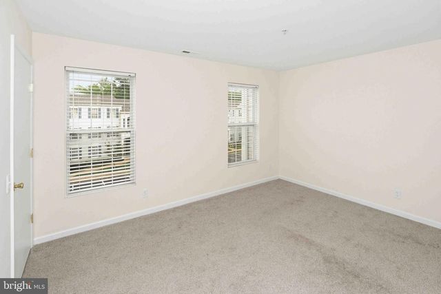 68 FOXGLOVE DR, Delran, NJ 08075