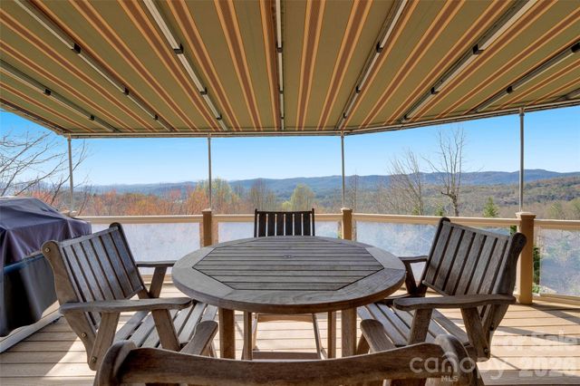 300 Roberts Drive, Hendersonville, NC 28739