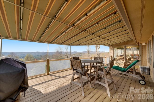 300 Roberts Drive, Hendersonville, NC 28739