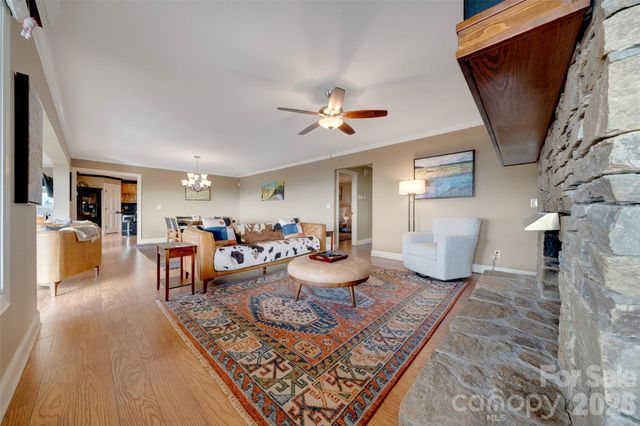 300 Roberts Drive, Hendersonville, NC 28739