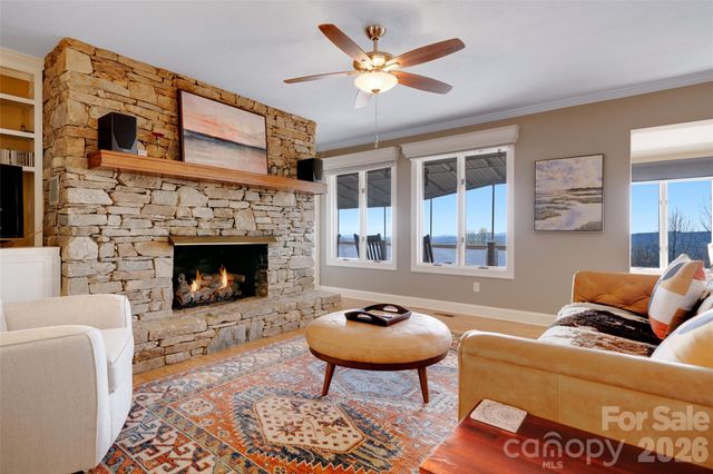 300 Roberts Drive, Hendersonville, NC 28739