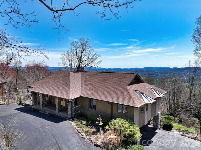 300 Roberts Drive, Hendersonville, NC 28739
