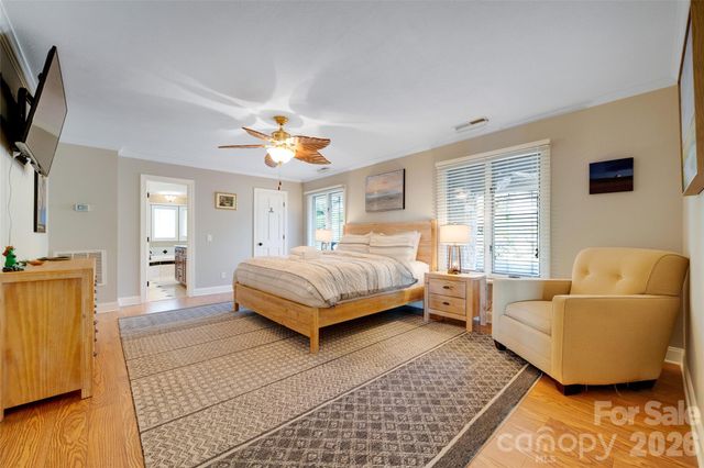 300 Roberts Drive, Hendersonville, NC 28739