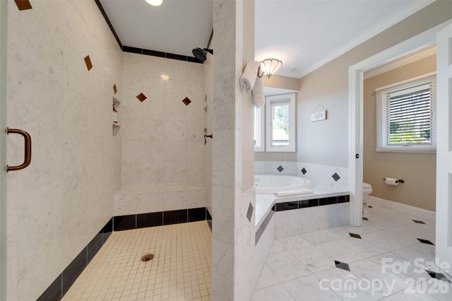 300 Roberts Drive, Hendersonville, NC 28739