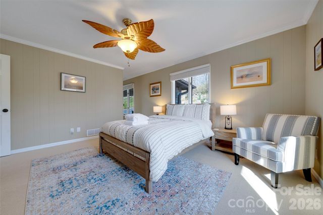 300 Roberts Drive, Hendersonville, NC 28739