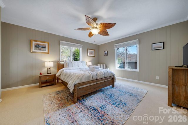 300 Roberts Drive, Hendersonville, NC 28739