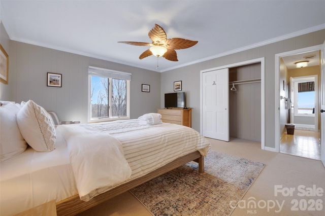 300 Roberts Drive, Hendersonville, NC 28739
