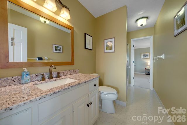 300 Roberts Drive, Hendersonville, NC 28739