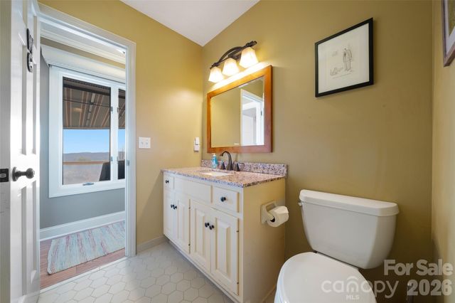 300 Roberts Drive, Hendersonville, NC 28739