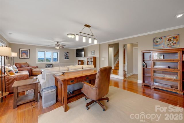 300 Roberts Drive, Hendersonville, NC 28739