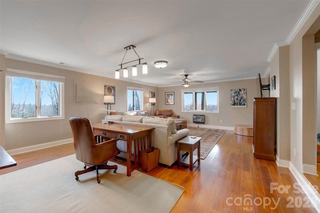 300 Roberts Drive, Hendersonville, NC 28739