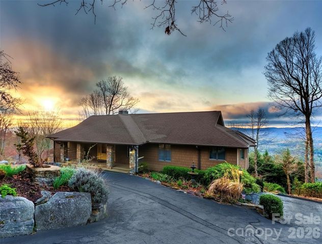 300 Roberts Drive, Hendersonville, NC 28739