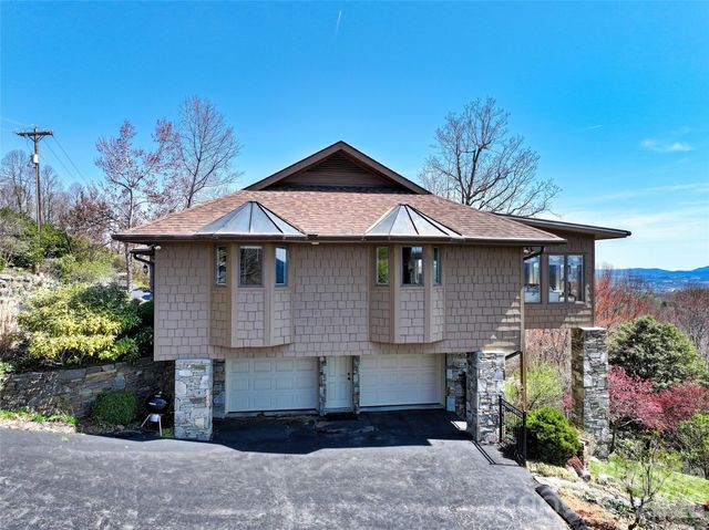 300 Roberts Drive, Hendersonville, NC 28739