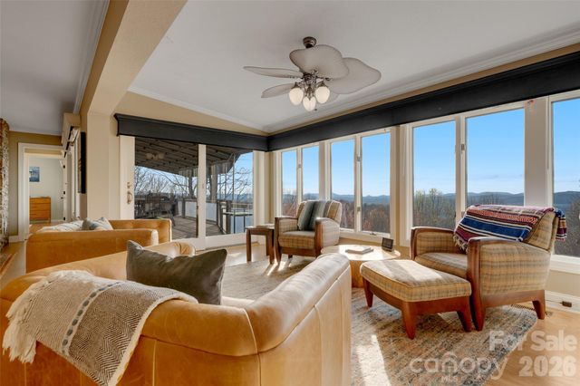 300 Roberts Drive, Hendersonville, NC 28739