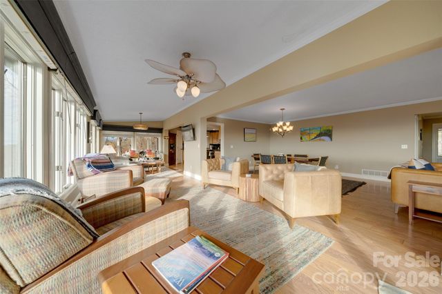 300 Roberts Drive, Hendersonville, NC 28739