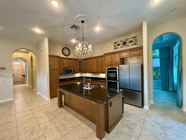 8080 NW 126th Ter, Parkland, FL 33076