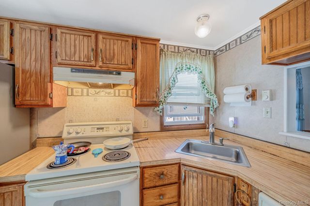 191 Village Circle W, Manorville, NY 11949