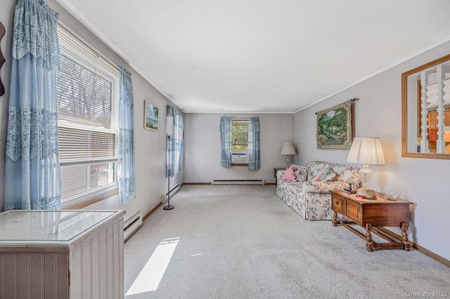 191 Village Circle W, Manorville, NY 11949