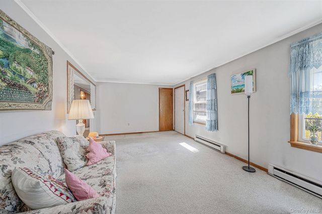 191 Village Circle W, Manorville, NY 11949