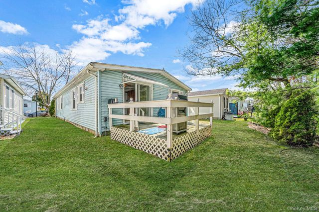 191 Village Circle W, Manorville, NY 11949