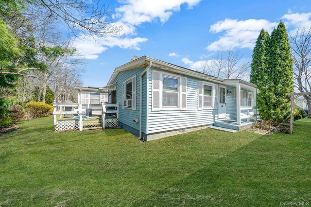 191 Village Circle W, Manorville, NY 11949