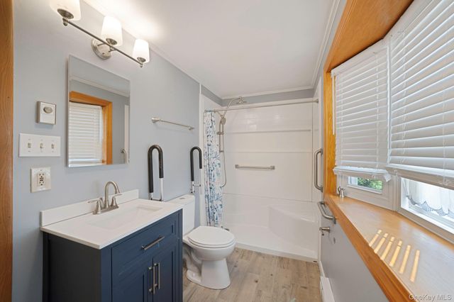 191 Village Circle W, Manorville, NY 11949
