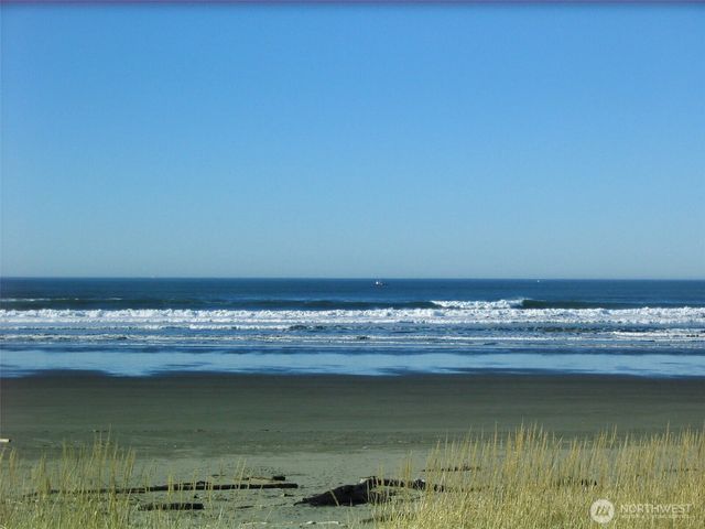 2803 S Woodhill Court, Westport, WA 98595