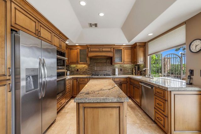 133 Juan Circle, Palm Desert, CA 92260