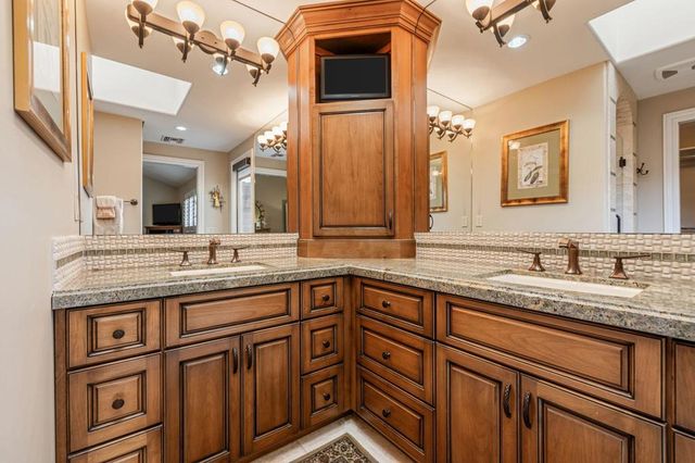 133 Juan Circle, Palm Desert, CA 92260