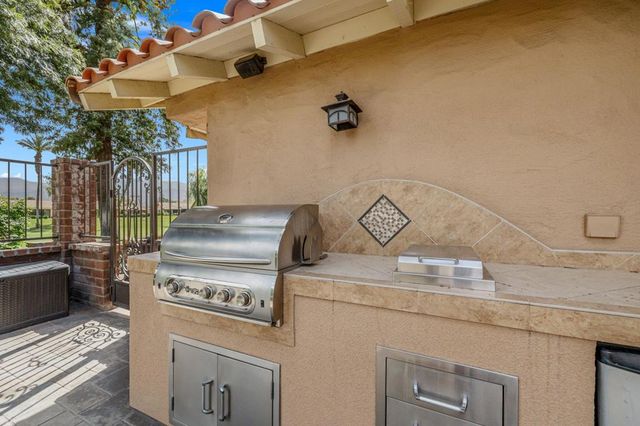 133 Juan Circle, Palm Desert, CA 92260