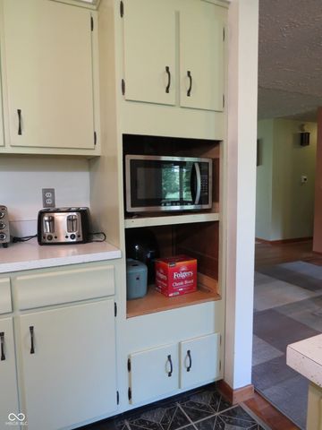 11261 E State Road 46, Columbus, IN 47203